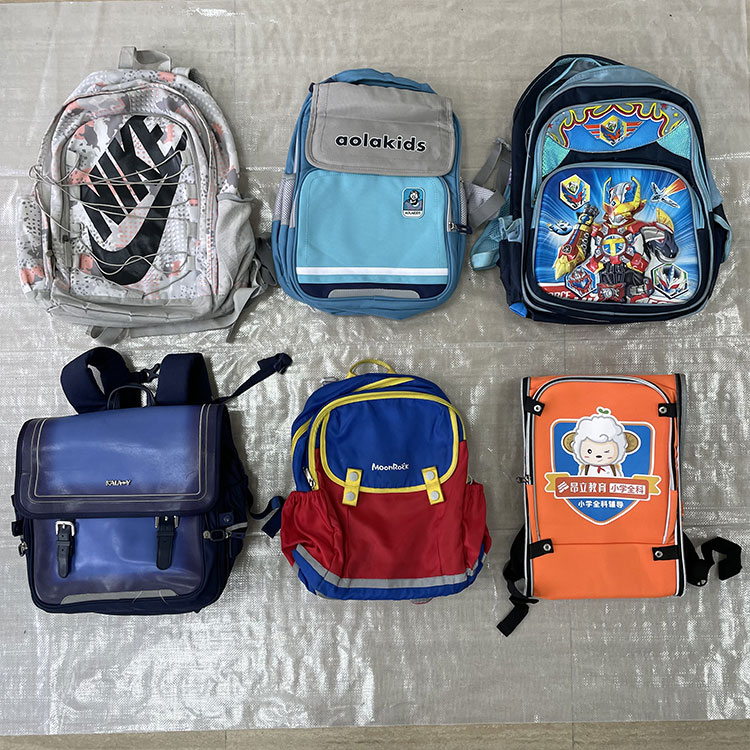 Beg sekolah terpakai